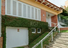 Foto 1 de Casa com 3 Quartos à venda, 229m² em Teresópolis, Porto Alegre