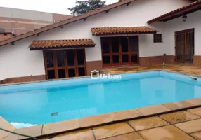 Foto 1 de Casa com 3 Quartos para alugar, 318m² em Jardim Lambreta, Cotia