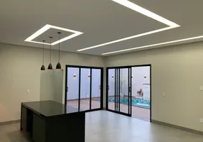 Foto 1 de Casa com 3 Quartos à venda, 233m² em Residencial Interlagos, Rio Verde