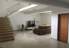 Foto 1 de Sobrado com 3 Quartos à venda, 180m² em Villa Branca, Jacareí