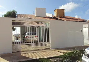 Foto 1 de Casa com 3 Quartos à venda, 320m² em Parque das Colinas, Natal
