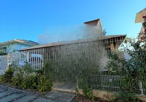 Foto 1 de Casa com 4 Quartos à venda, 264m² em Córrego Grande, Florianópolis