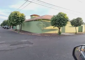 Foto 1 de Casa com 3 Quartos à venda, 220m² em , Jardinópolis