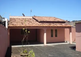 Foto 1 de Casa com 3 Quartos para alugar, 100m² em Santa Mônica, Uberlândia