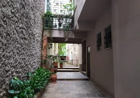 Foto 1 de Apartamento com 1 Quarto à venda, 47m² em São João, Porto Alegre