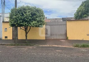 Foto 1 de Casa com 2 Quartos à venda, 180m² em Osvaldo Rezende, Uberlândia
