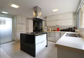 Foto 1 de Apartamento com 4 Quartos à venda, 217m² em Panamby, São Paulo
