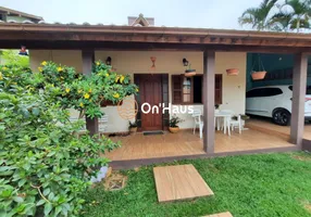 Foto 1 de Casa com 4 Quartos à venda, 220m² em Rio Tavares, Florianópolis