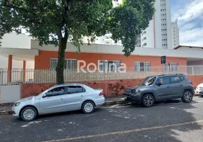 Foto 1 de Casa com 4 Quartos para alugar, 254m² em Fundinho, Uberlândia