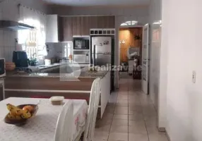 Foto 1 de Casa com 3 Quartos à venda, 210m² em Parque Residencial Flamboyant, São José dos Campos