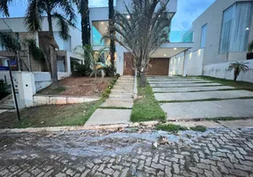 Foto 1 de Casa de Condomínio com 4 Quartos à venda, 405m² em Residencial Park I, Vespasiano