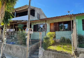 Foto 1 de Casa com 2 Quartos à venda, 65m² em Jardim Fiúza, Viamão