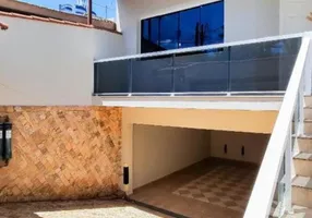 Foto 1 de Sobrado com 3 Quartos à venda, 260m² em Baeta Neves, São Bernardo do Campo
