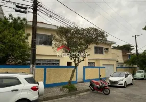 Foto 1 de Casa com 3 Quartos à venda, 200m² em Encruzilhada, Santos