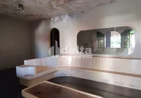 Foto 1 de Casa com 4 Quartos à venda, 280m² em Osvaldo Rezende, Uberlândia