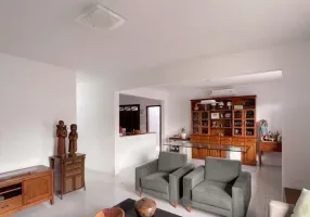 Foto 1 de Casa com 4 Quartos para alugar, 365m² em Jardim Renascença, São Luís