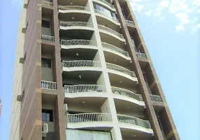 Foto 1 de Apartamento com 2 Quartos para alugar, 82m² em Meireles, Fortaleza