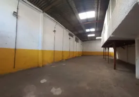 Foto 1 de Galpão/Depósito/Armazém para alugar, 300m² em Jacarezinho, Rio de Janeiro