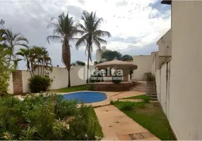 Foto 1 de Casa com 4 Quartos à venda, 356m² em Tabajaras, Uberlândia