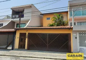 Foto 1 de Sobrado com 3 Quartos à venda, 236m² em Vila Scarpelli, Santo André