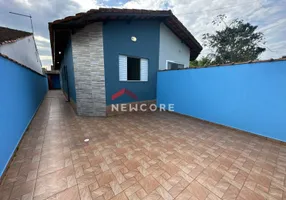 Foto 1 de Casa com 2 Quartos à venda, 65m² em Balneário Gaivota, Itanhaém