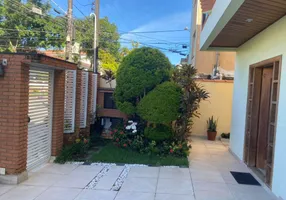 Foto 1 de Sobrado com 4 Quartos para venda ou aluguel, 270m² em Boqueirão, Santos