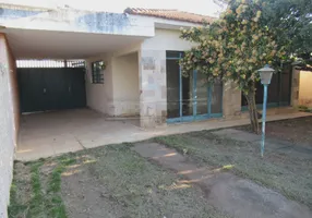 Foto 1 de Casa com 3 Quartos à venda, 150m² em Centro, Dourado