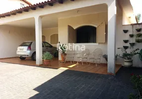 Foto 1 de Casa com 3 Quartos à venda, 170m² em Umuarama, Uberlândia