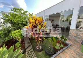 Foto 1 de Casa com 4 Quartos à venda, 160m² em Pampulha, Uberlândia