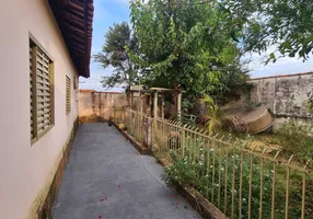 Foto 1 de Casa com 2 Quartos à venda, 200m² em Centro, Altinópolis