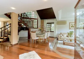Foto 1 de Casa de Condomínio com 3 Quartos à venda, 253m² em Santa Felicidade, Curitiba