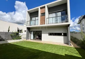Foto 1 de Casa de Condomínio com 4 Quartos para alugar, 311m² em Santa Regina, Camboriú