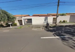 Foto 1 de Casa com 3 Quartos para alugar, 120m² em Segismundo Pereira, Uberlândia
