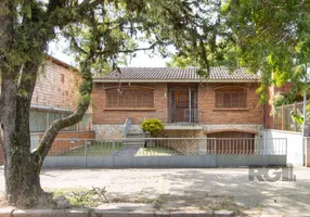 Foto 1 de Casa com 3 Quartos à venda, 249m² em Medianeira, Porto Alegre