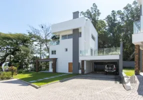 Foto 1 de Casa de Condomínio com 3 Quartos para alugar, 335m² em Pedra Redonda, Porto Alegre