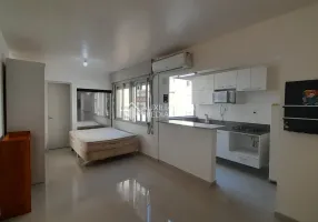 Foto 1 de Apartamento com 1 Quarto para alugar, 32m² em Vila Ipiranga, Porto Alegre