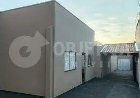 Foto 1 de Casa com 2 Quartos à venda, 77m² em Aclimacao, Uberlândia