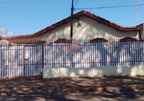 Foto 1 de Casa com 3 Quartos para alugar, 150m² em Vila Nova, Apucarana