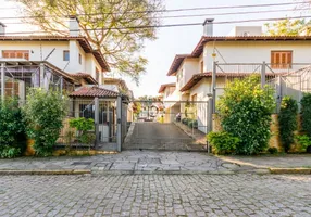 Foto 1 de Casa de Condomínio com 4 Quartos à venda, 335m² em Jardim Isabel, Porto Alegre