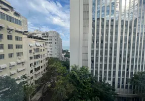 Foto 1 de Apartamento com 3 Quartos à venda, 161m² em Leme, Rio de Janeiro