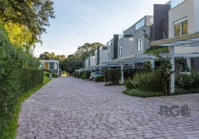 Foto 1 de Casa de Condomínio com 3 Quartos à venda, 345m² em Pedra Redonda, Porto Alegre