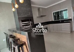 Foto 1 de Casa com 3 Quartos à venda, 220m² em Jardim Europa, Uberlândia