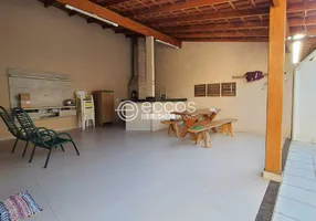 Foto 1 de Casa com 3 Quartos à venda, 188m² em Chácaras Tubalina E Quartel, Uberlândia