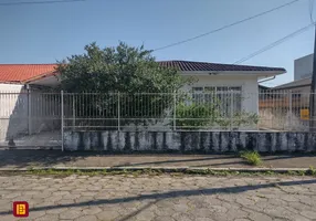 Foto 1 de Casa com 4 Quartos à venda, 218m² em Carianos, Florianópolis