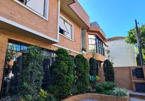 Foto 1 de com 3 Quartos para venda ou aluguel, 450m² em Gonzaga, Santos