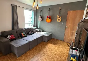 Foto 1 de Apartamento com 2 Quartos à venda, 50m² em Parque Residencial Patricia, Maringá