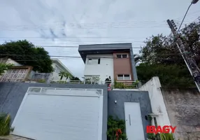 Foto 1 de Casa com 3 Quartos para alugar, 228m² em Agronômica, Florianópolis