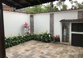 Foto 1 de Sobrado com 4 Quartos à venda, 215m² em Jardim Independencia, São Vicente