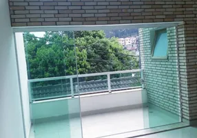 Foto 1 de Sobrado com 3 Quartos à venda, 220m² em Jardim Mirna, Taboão da Serra