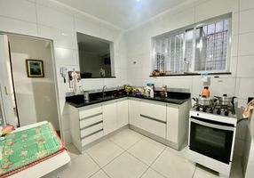 Foto 1 de Casa com 2 Quartos para alugar, 120m² em Ponta da Praia, Santos
